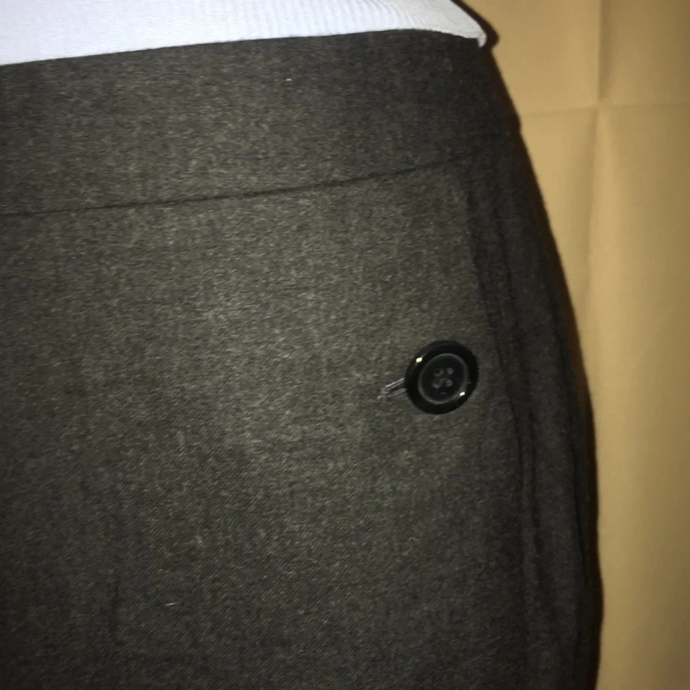 The Limited pencil Skirt‎